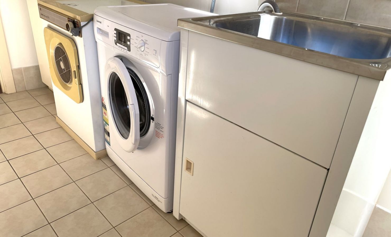 Hughes hot sale washing machines